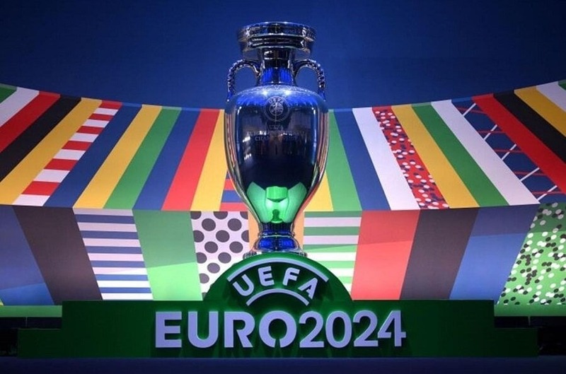 Cận cảnh cúp vô địch bóng đá Euro 2024